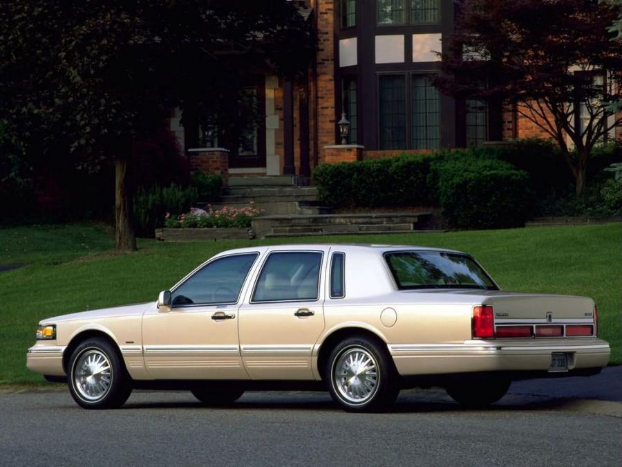  Lincoln Town Car 1994 года  (фото 7 из 16)
